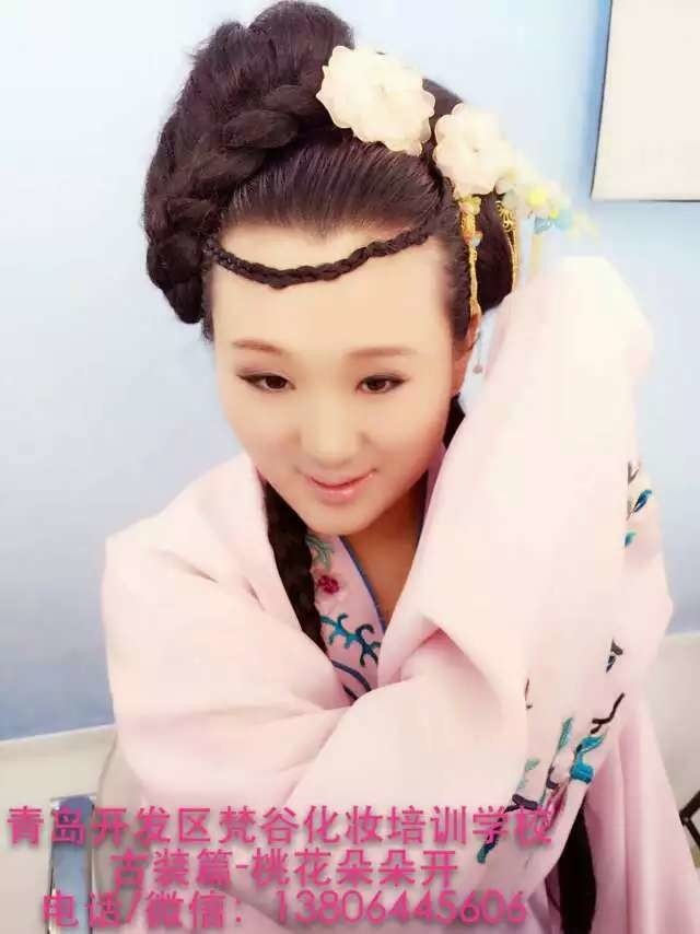 哪里学习彩妆好 梵谷彩妆终身免费进修