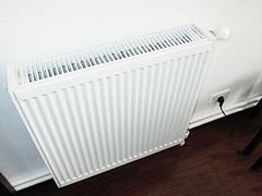 暖气片价格在多少左右——四川德美拉得暖气片安装