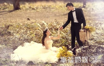 在雪花下举办一场温馨的冬季婚礼吧