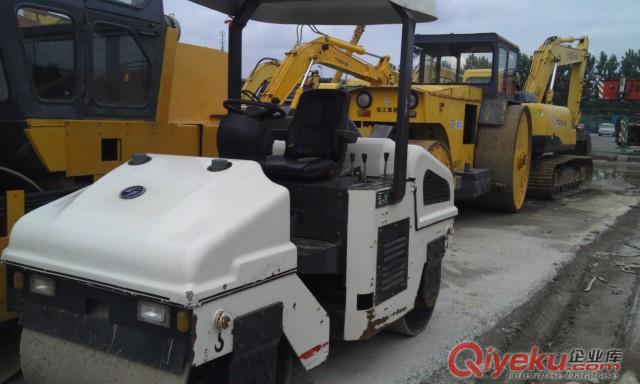 二手小型壓路機(jī) 徐工3噸4噸二手小壓路機(jī) 雙驅(qū)動(dòng)雙震動(dòng)原始圖片3