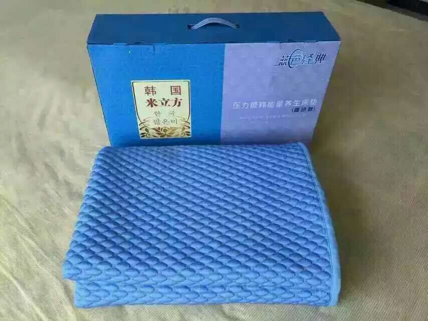 團(tuán)購禮品紅色米立方床墊遠(yuǎn)紅外磁療養(yǎng)生床墊會銷禮品夏季禮品