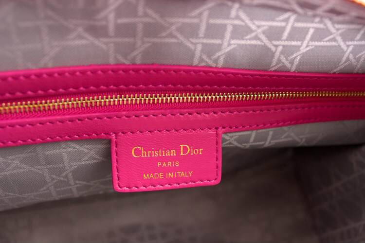 誠招代理  玫紅32cm金扣 Dior 迪奧 ladydior系列 32cm 金扣手提女包 原始圖片3