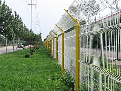 供應洪湖別墅三角折彎浸塑護欄網，{zd1}價格是多少原始圖片3