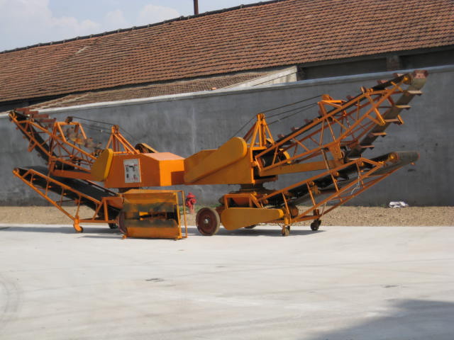 移動式扒谷機