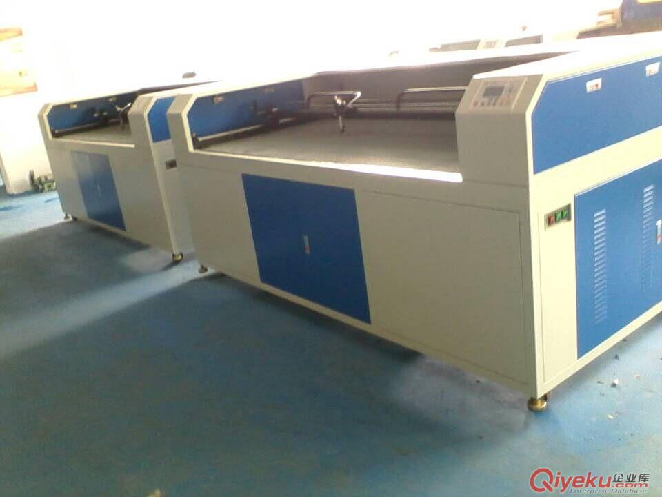 1610機(jī)型1995機(jī)型全自動(dòng)送料服裝輔料激光裁床 深圳汕頭文胸激光切割裁剪機(jī)