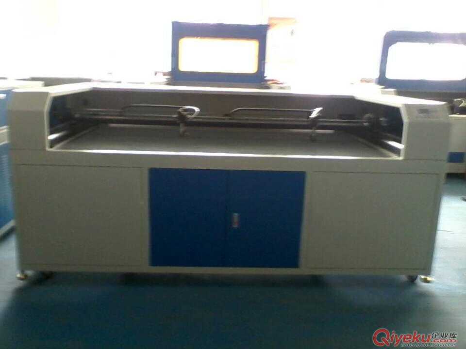1610機型1995機型全自動送料服裝輔料激光裁床 深圳禾力長毛毯切割機|毛絨激光切割機