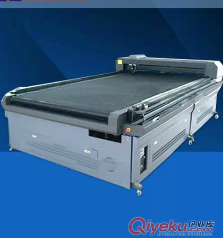 1610機型1995機型全自動送料服裝輔料激光裁床 廠家專業設計硬肩牌軟肩章繡花肩章bd肩章加工制作行業裁剪機
