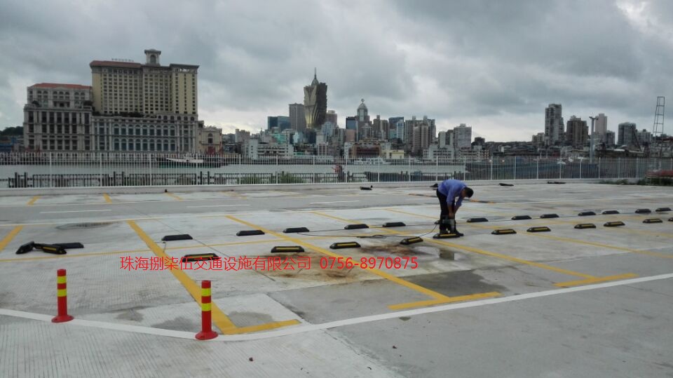 珠海地下車庫改造施工車位劃線珠海小區(qū)工廠醫(yī)院道路熱熔劃線