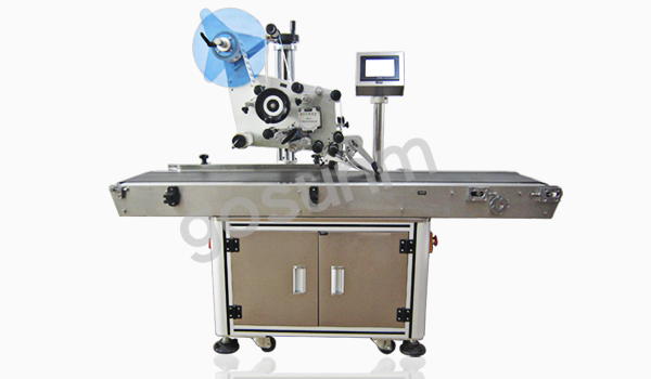 半自動圓弧扁瓶雙面貼標機貼標過程解析