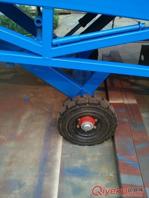 供應集裝箱移動式液壓登車橋