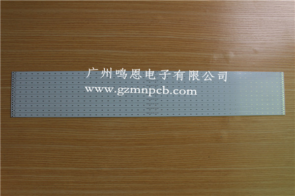 FR4雙面PCB板生產(chǎn)廠家原始圖片2