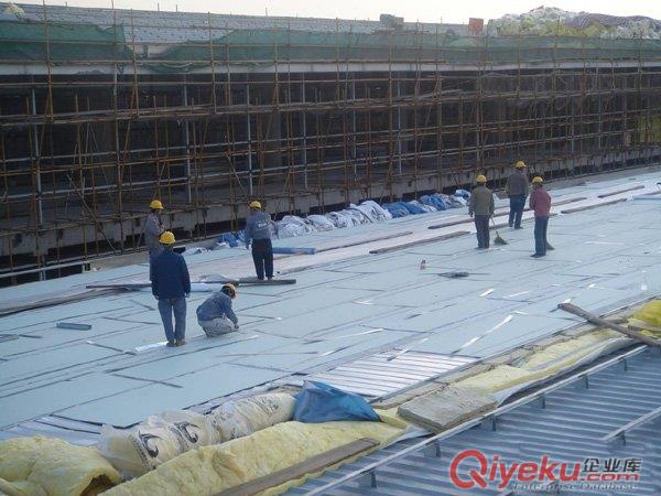 高標準鋼結構項目用加強反射型防水透汽膜原始圖片2