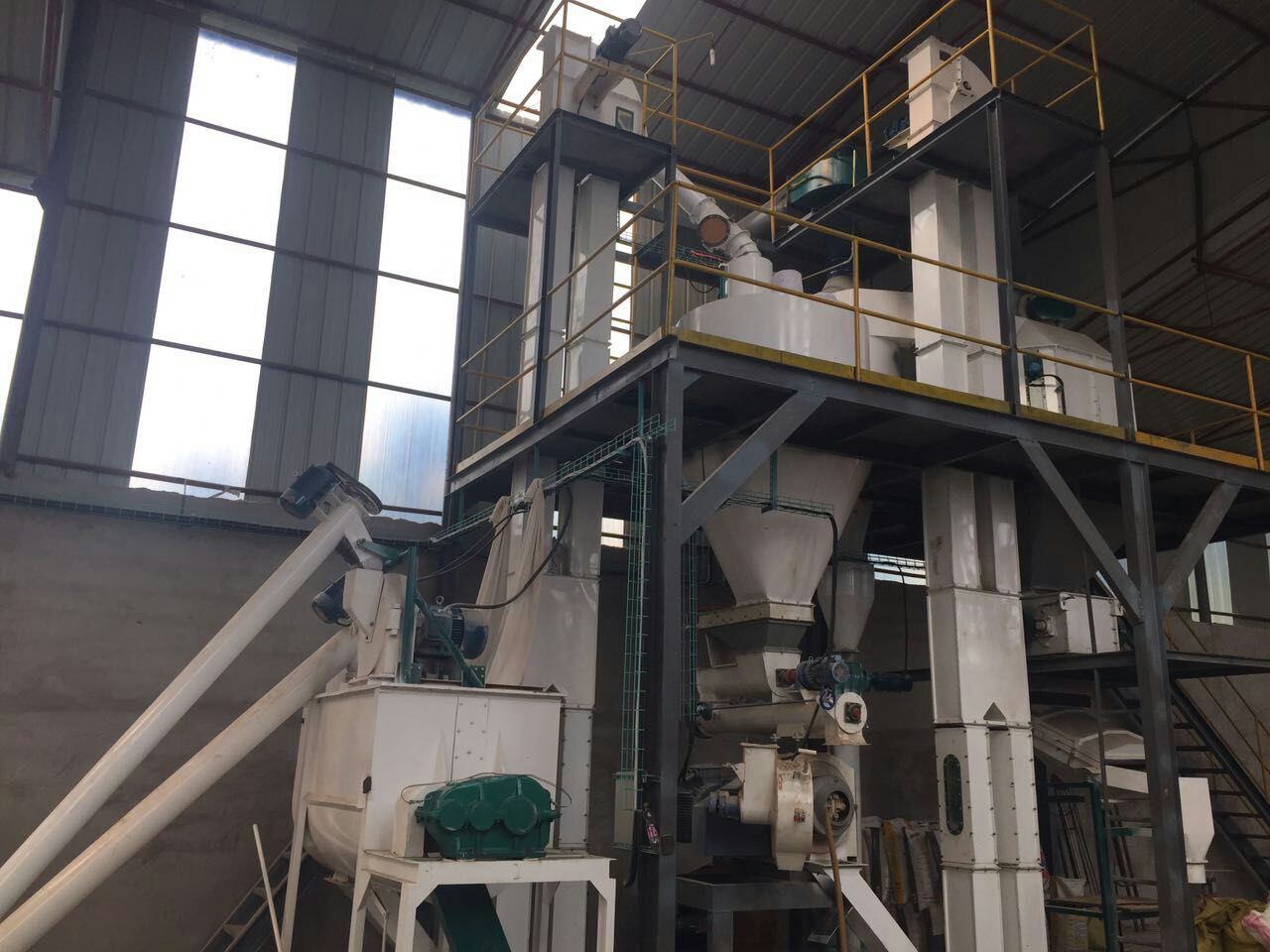 湘潭小型飼料攪拌機(jī)