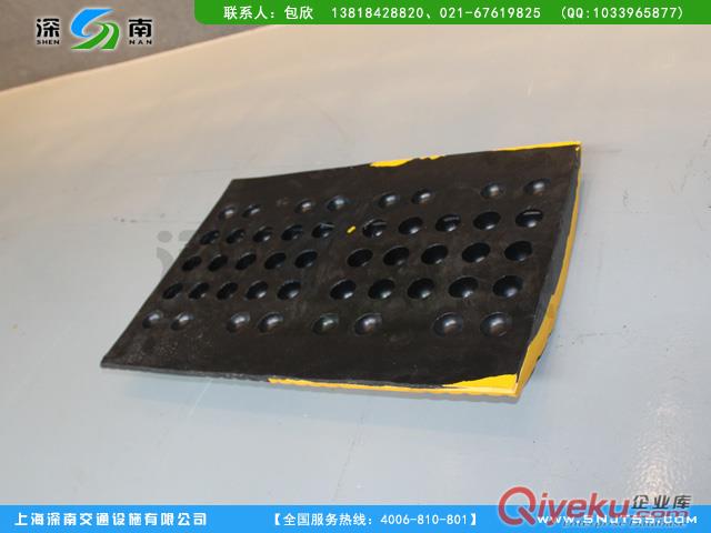 深南牌棱型橡膠反光減速帶原始圖片3