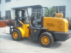 濰坊市福安機(jī)械廠xjb高的越野式叉車出售 越野式叉車價位