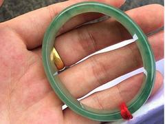 永德祥玉器店，您值得信賴的trA貨翡翠wm保平安禮物冰種如意掛件供應(yīng)商——當(dāng)?shù)氐挠駢嫸Y物