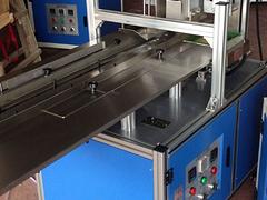 輸送帶封盒機(jī)就找科銳機(jī)械：博野河北輸送帶封盒機(jī)