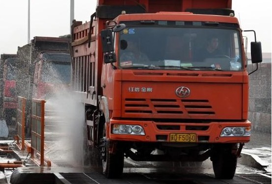 宜昌建筑工程水泥罐車工程車紅外線感應(yīng)全自動(dòng)洗輪機(jī)