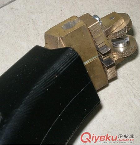 實(shí)心輪胎雕花機(jī)，叉車輪胎雕刻機(jī)