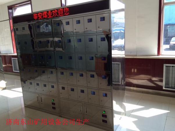 煤礦用風門防水防火密閉門防火柵欄兩用門抗沖擊波活門立井防爆門