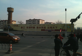 大型戶外廣告三面翻廣告塔跨街龍門侯車亭找南長區(qū)金腦袋專業(yè)