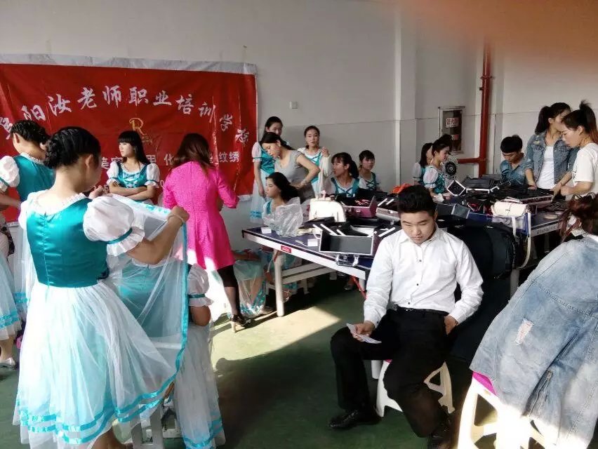 阜陽化妝盤發學校，阜陽汝老師職業培訓學校