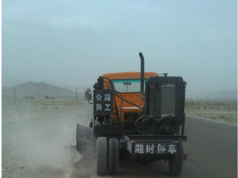 ?路沿石開槽機(jī)哪里買？山東聊城找興華