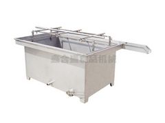 供應(yīng)山東價(jià)格便宜的胡蘿卜清洗機(jī)，胡蘿卜清洗機(jī)廠家