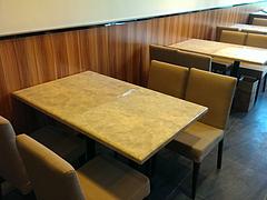 石獅餐廳家具廠家哪家好_獨(dú)創(chuàng)新穎的酒樓家具良美家具供應(yīng)