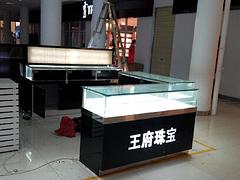 化妝品展柜設(shè)計制造公司_想找周到的化妝品展柜設(shè)計，就來海川樹展柜公司