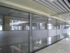 武漢玻璃隔斷價(jià)格實(shí)惠 品質(zhì){yl}/就找武漢百斯特