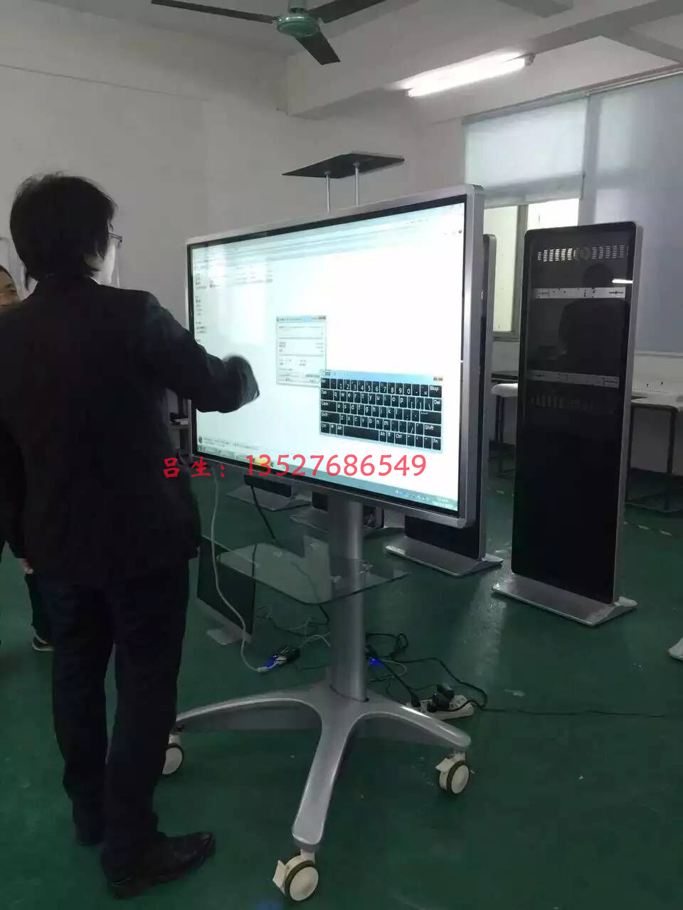 河北幼兒園55寸/65寸/70寸多媒體教學一體機帶支架互動教學觸摸機原始圖片2