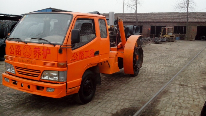 大型路沿石銑槽機(jī) 公路切邊機(jī) 公路挖槽機(jī) 打溝機(jī)