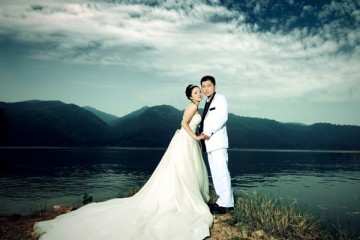 優(yōu)雅經(jīng)典的室內(nèi)婚紗照受歡迎